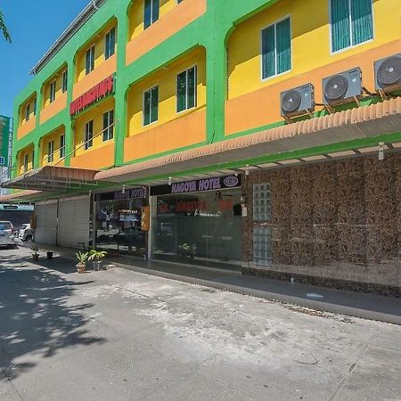 红多兹酒店-近巴淡岛纳格雅城市布道2号 Batam 外观 照片