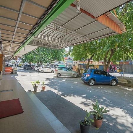 红多兹酒店-近巴淡岛纳格雅城市布道2号 Batam 外观 照片